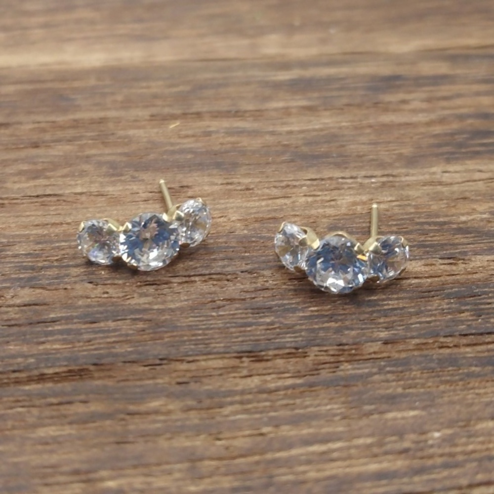 Stunning clear crystal faceted earrings E703